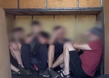 Уклонисты с Украины попытались уехать в Молдавию в тайнике фургона
