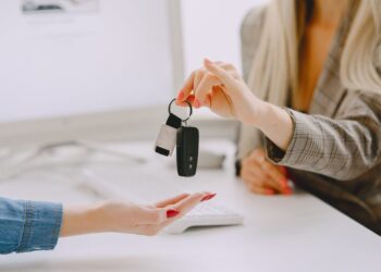 Падение спроса на новые автомобили в России — что стало решающим фактором?