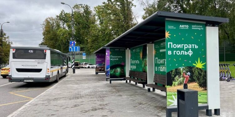 В Подмосковье 20 старых остановочных павильонов заменены на современные
