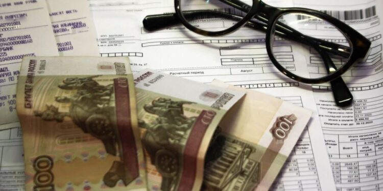 Эксперт допустил возможность снижения тарифов на коммунальные услуги в России