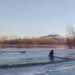 Спасение на льдине и правила безопасности: россиянку эвакуировали с опасной льдины в черте города