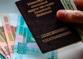 «Достойная старость или популизм?» Депутаты предложили повысить минимальную пенсию в четыре раза