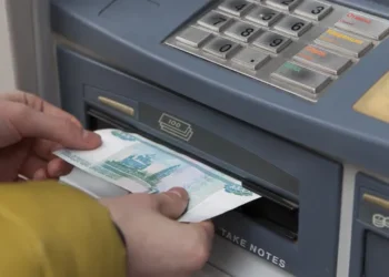 Адвокат объяснил, какие лимиты на снятие наличных действуют в банкоматах