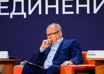 «Нищий с семечками»: Костин рассказал анекдот о споре банков с маркетплейсами